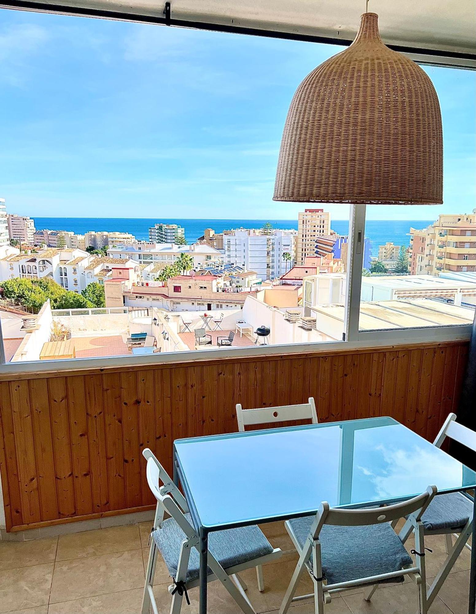 Cozy Fuengirola Apartment With Sea View & Pool Екстер'єр фото