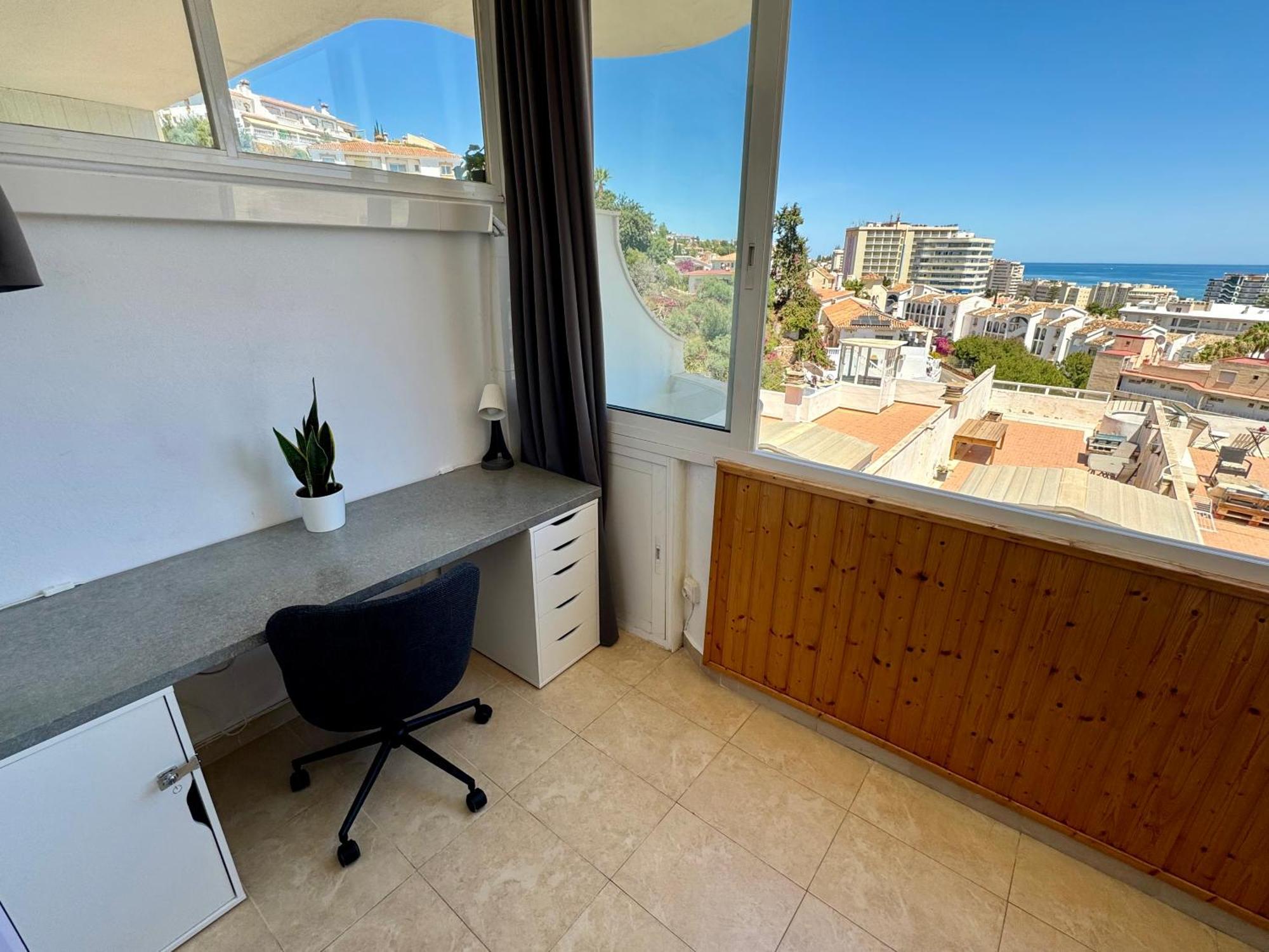 Cozy Fuengirola Apartment With Sea View & Pool Екстер'єр фото